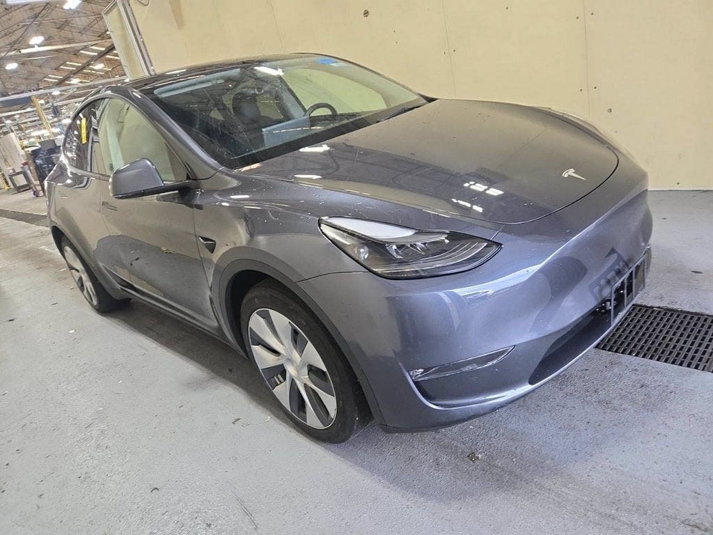 Used 2023 Tesla Model Y Long Range AWD/4WD image 3