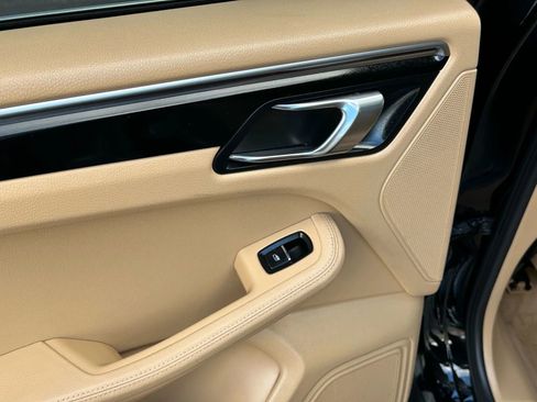 Used 2016 Porsche Macan S image 16