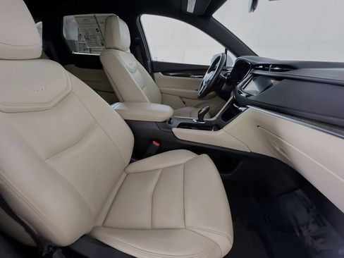 Used 2017 Cadillac XT5 FWD image 29