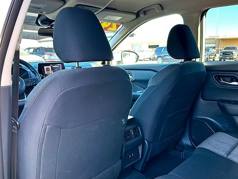 Used 2024 Nissan Rogue SV image 17