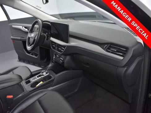 Used 2024 Ford Escape Platinum image 18