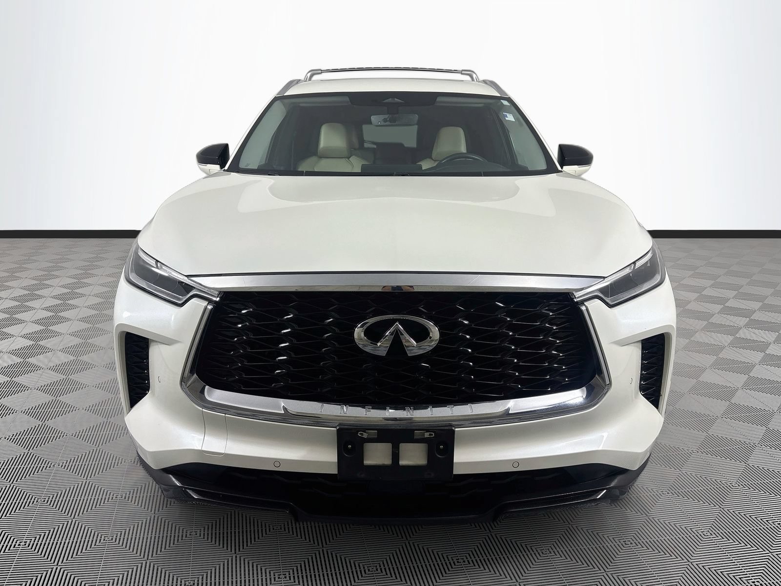 Used 2023 INFINITI QX60 Luxe w/ Cargo Package AWD/4WD image 2