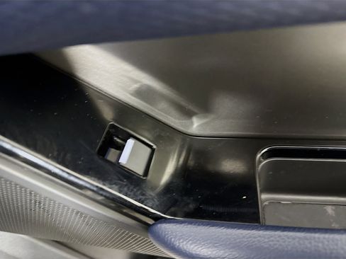 Used 2020 Land Rover Range Rover Velar S image 31