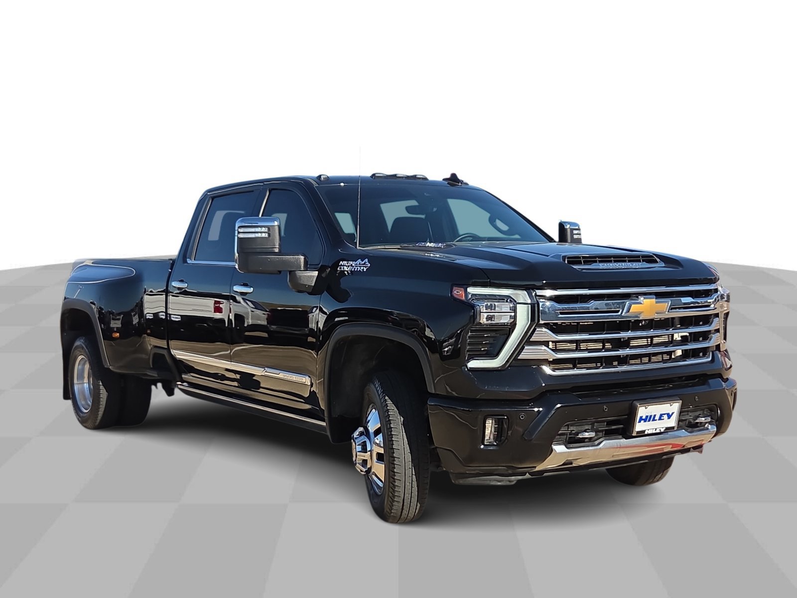 Used 2025 Chevrolet Silverado 3500 High Country w/ High Country Premium Package AWD/4WD image 2
