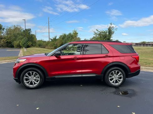 Used 2020 Ford Explorer XLT w/ Equipment Group 202A image 3