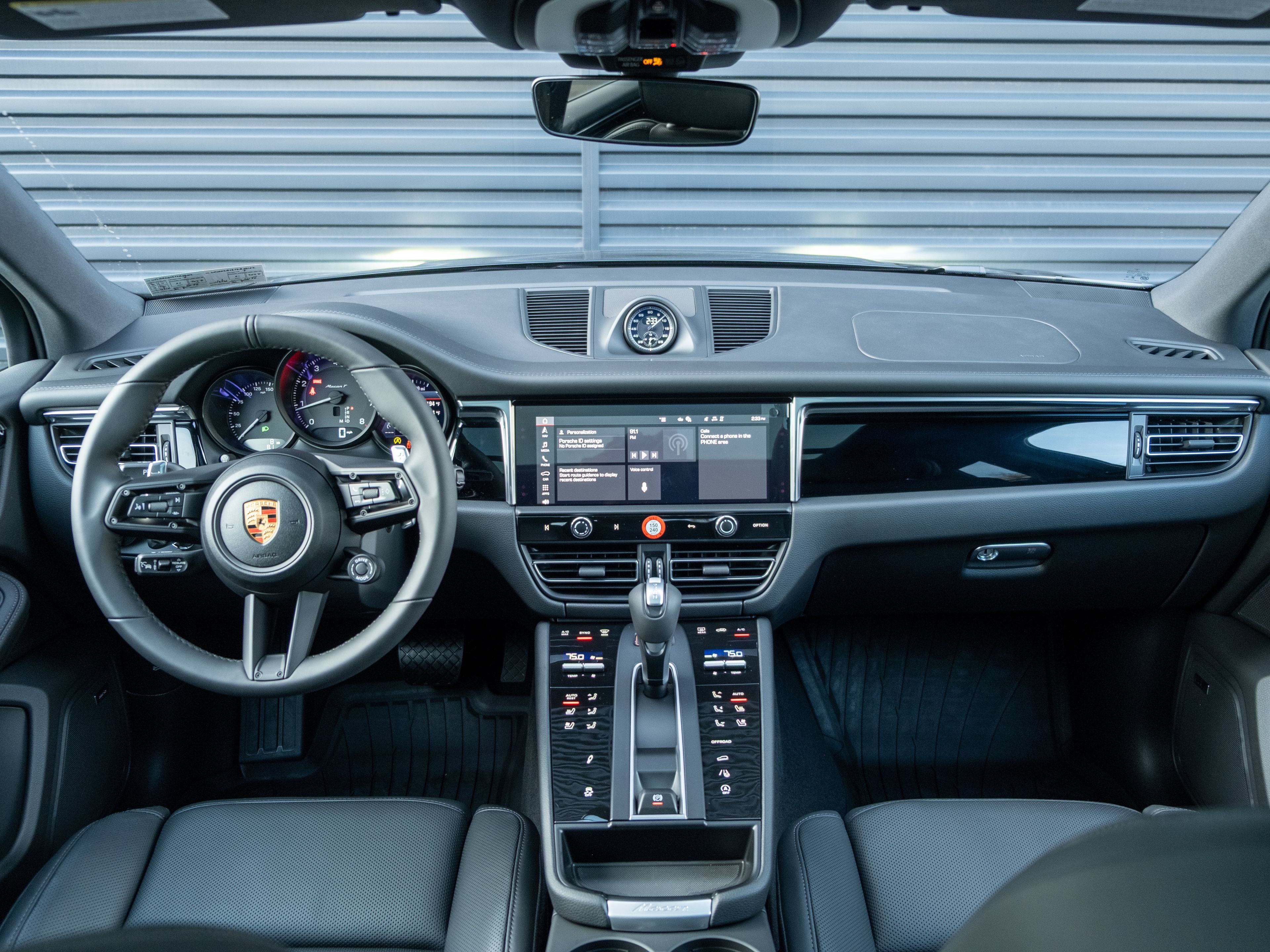 Certified 2026 Porsche Macan Turbo AWD/4WD image 6