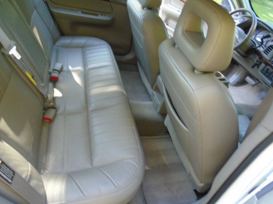Used 2001 Chevrolet Impala w/ Preferred Equipment Group FWD image 20