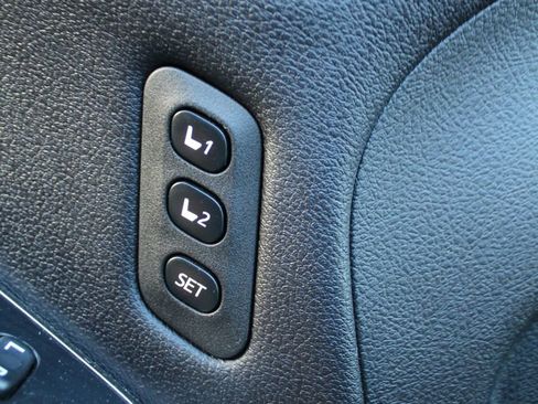 Used 2017 Toyota Avalon XLE Premium w/ Preferred Accessory Package FWD image 24