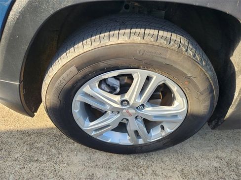Used 2024 GMC Terrain SLE FWD image 8
