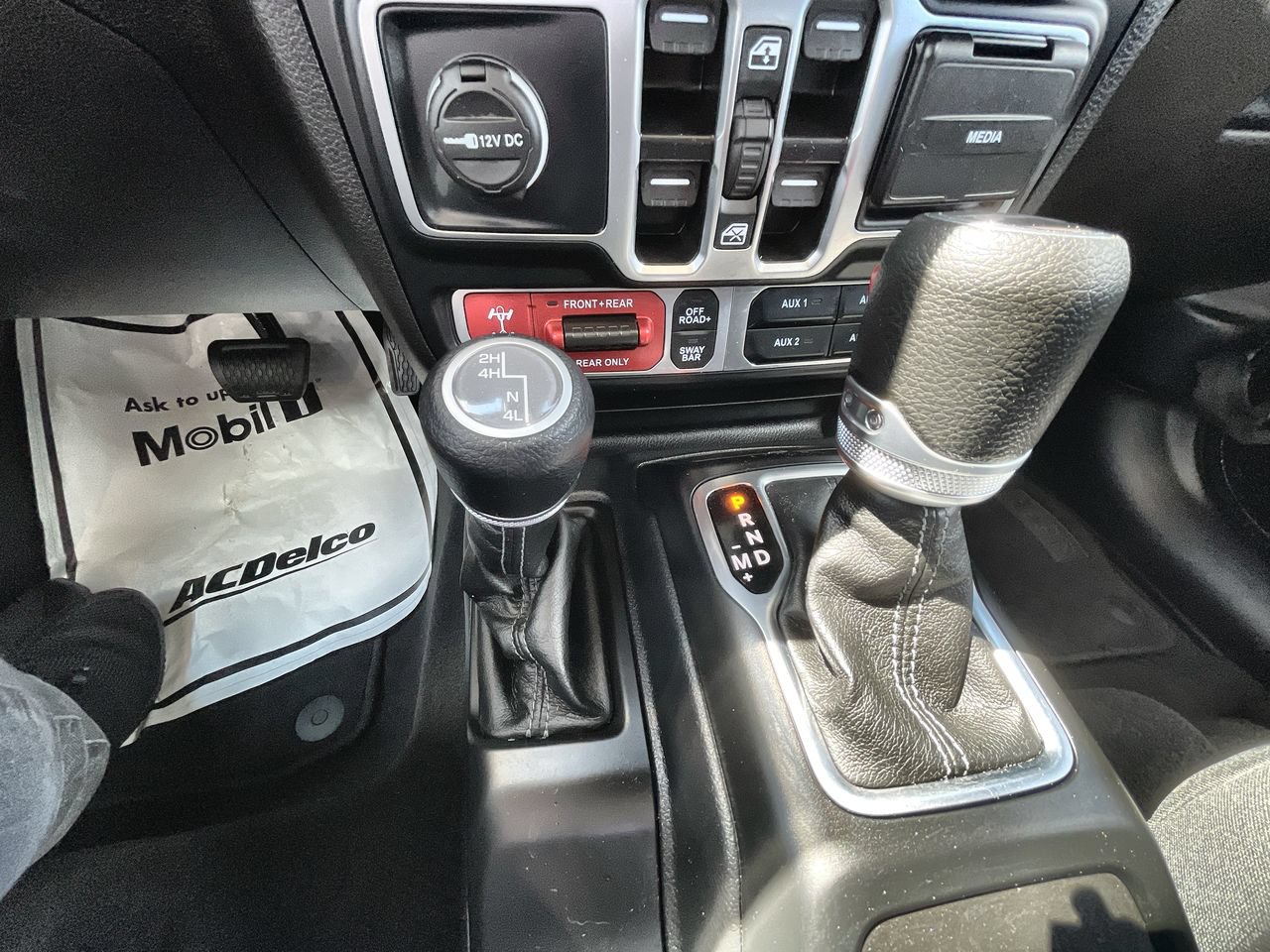 Used 2025 Jeep Wrangler Unlimited Rubicon AWD/4WD image 15