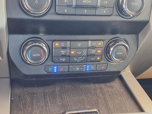Used 2021 Ford F250 Lariat w/ Lariat Ultimate Package AWD/4WD image 20