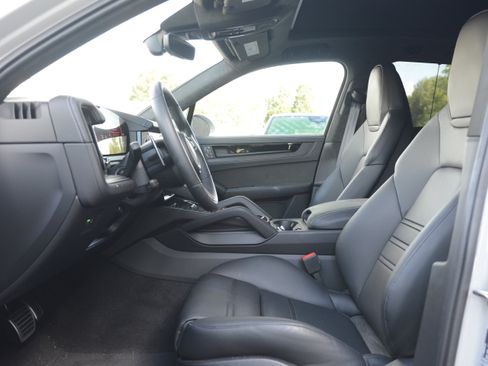 Certified 2026 Porsche Cayenne GTS AWD/4WD image 15