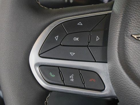Used 2026 Chrysler Pacifica Select FWD image 24