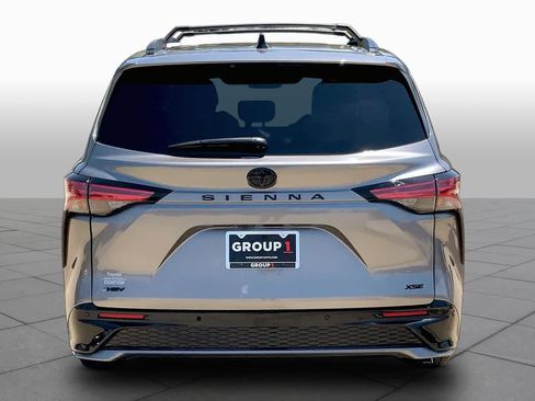 Used 2026 Toyota Sienna XSE FWD image 5
