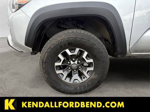 Used 2022 Toyota Tacoma TRD Off-Road w/ Technology Package image 14