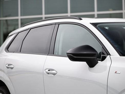 New 2026 Audi Q3 quattro 2.0T AWD/4WD image 3
