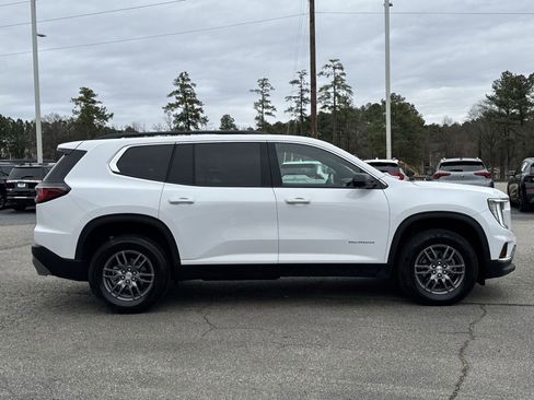 Used 2025 GMC Acadia Elevation image 11