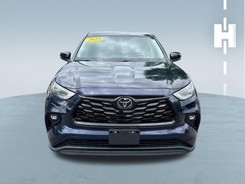 Used 2023 Toyota Highlander LE FWD image 2