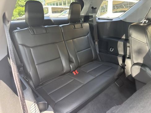 Used 2023 Ford Explorer XLT w/ Equipment Group 202A AWD/4WD image 31
