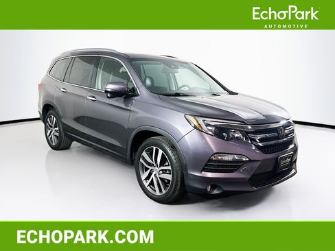 Used 2017 Honda Pilot Touring image 1