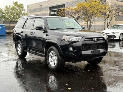 Used 2022 Toyota 4Runner SR5 Premium image 3