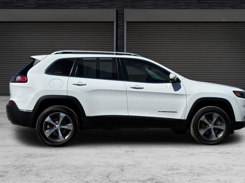 Used 2019 Jeep Cherokee Limited w/ Luxury Group AWD/4WD image 3
