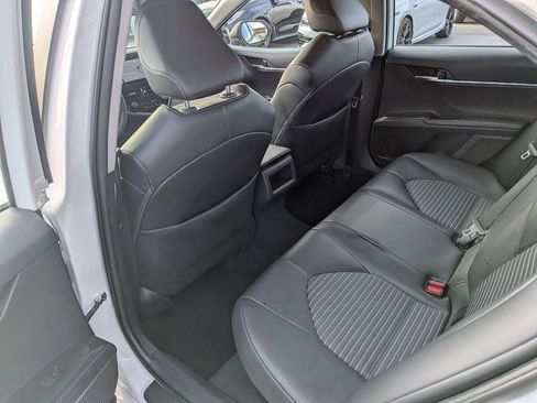 Used 2023 Toyota Camry SE image 12