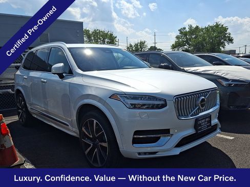 Certified 2024 Volvo XC90 B6 Plus AWD/4WD image 3