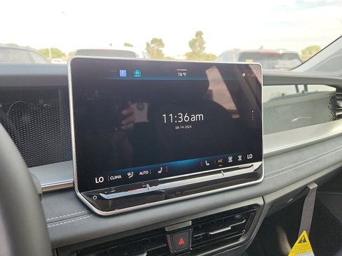 New 2025 Volkswagen Tiguan SE image 19