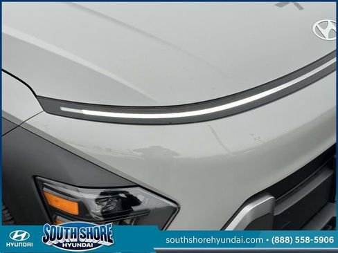 Certified 2025 Hyundai Kona SE image 9