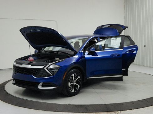 Used 2025 Kia Sportage EX FWD image 11