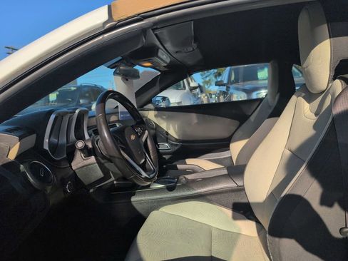 Used 2015 Chevrolet Camaro LT RWD image 7