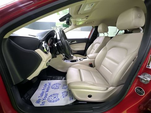 Used 2019 Mercedes-Benz GLA 250 w/ Premium Package image 16