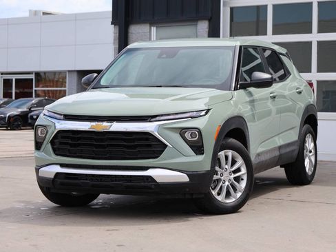 Used 2026 Chevrolet TrailBlazer LS w/ LS Convenience Package AWD/4WD image 3