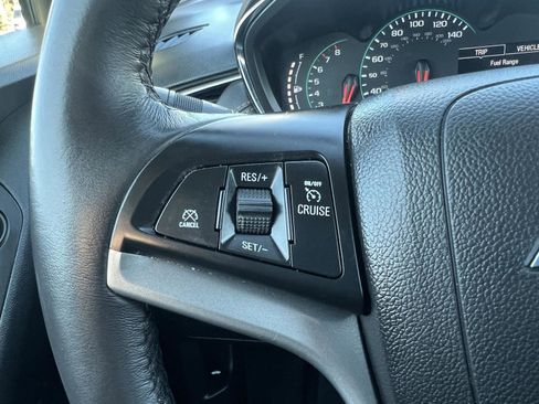 Used 2022 Chevrolet Trax LT w/ LT Convenience Package AWD/4WD image 23