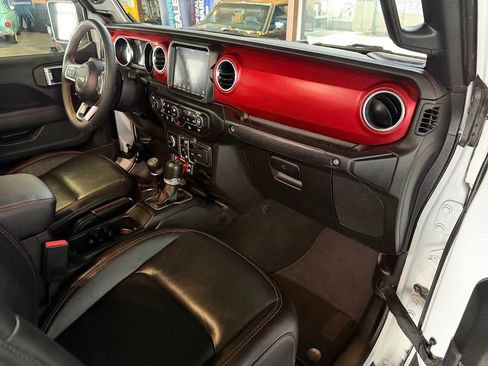 Used 2023 Jeep Gladiator Rubicon w/ Cold Weather Group image 16