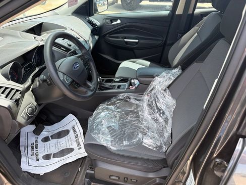Used 2017 Ford Escape SE FWD image 6