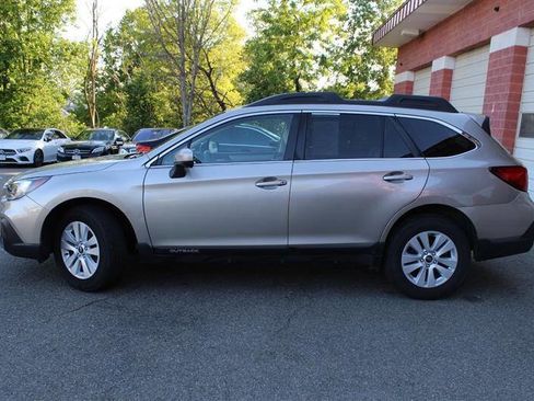 Used 2019 Subaru Outback 2.5i Premium AWD/4WD image 2