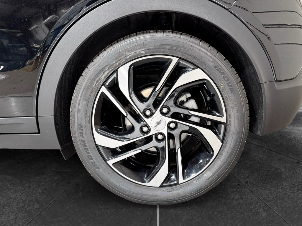 Used 2023 Chevrolet Bolt LT w/ Infotainment Package FWD image 32