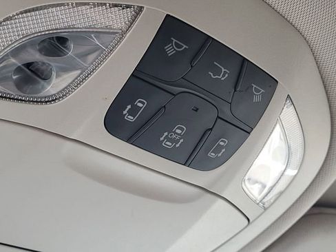 Used 2024 Chrysler Pacifica Touring-L FWD image 21