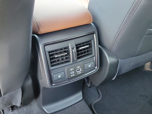 Certified 2025 Subaru Forester Touring AWD/4WD image 15