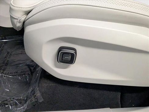 New 2025 Volvo EX90 Plus image 4