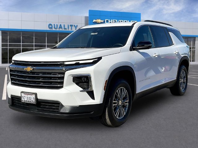 Used 2026 Chevrolet Traverse LT w/ Driver Confidence Package FWD image 2