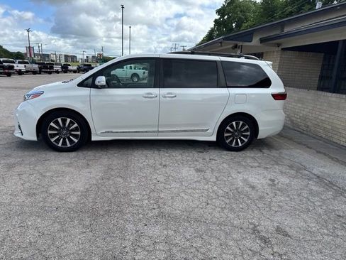 Used 2019 Toyota Sienna Limited Premium FWD image 1