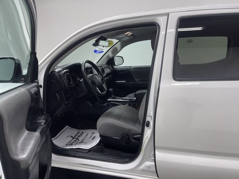 Used 2022 Toyota Tacoma SR image 9