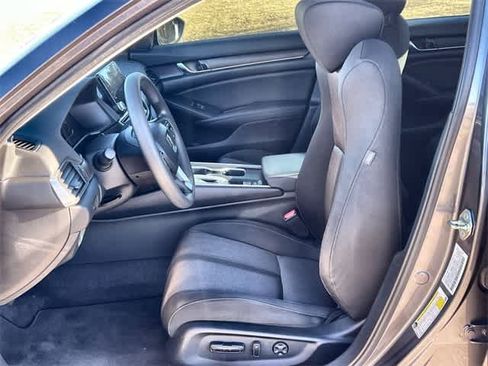 Used 2018 Honda Accord EX image 11