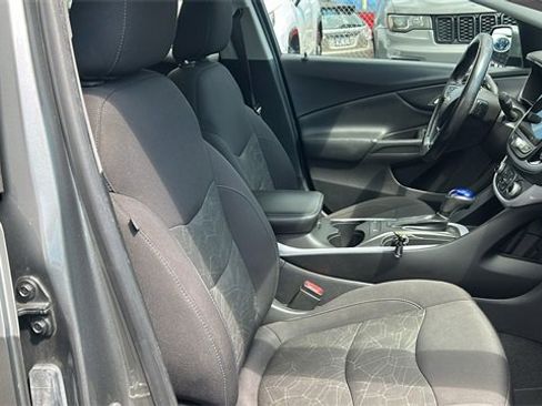 Used 2017 Chevrolet Volt LT image 11