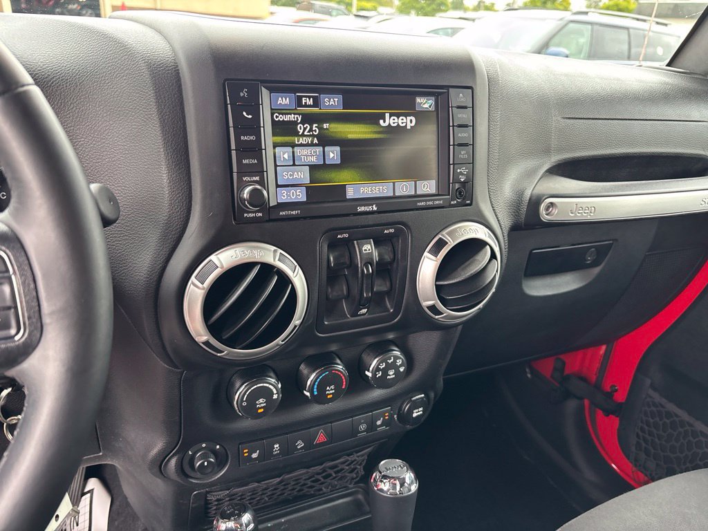 Used 2017 Jeep Wrangler Unlimited Sahara AWD/4WD image 17