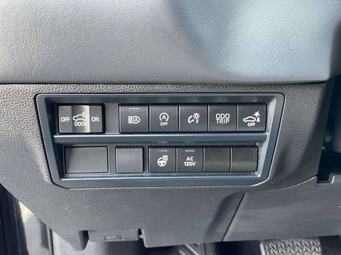 Used 2024 Toyota Tundra Platinum AWD/4WD image 28