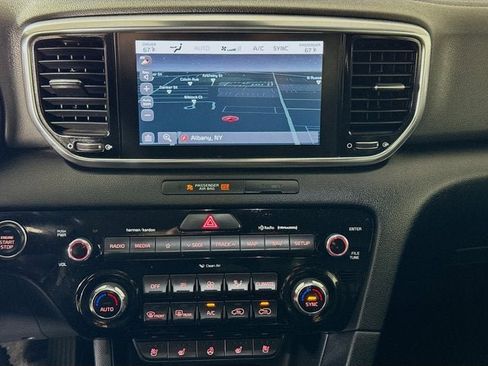 Certified 2022 Kia Sportage EX w/ EX Technology Package AWD/4WD image 16